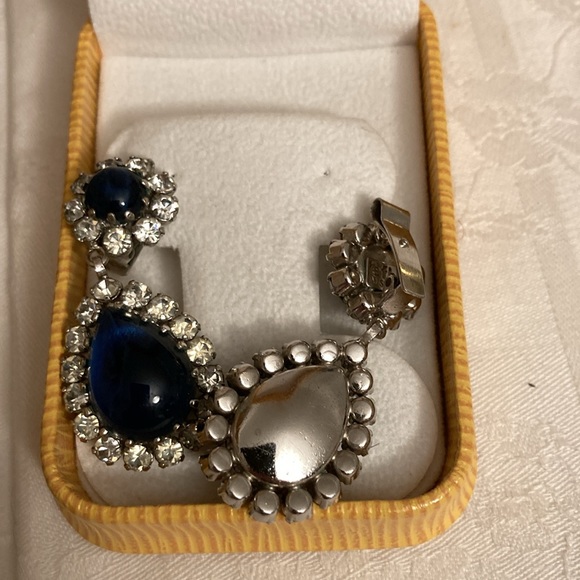 Gorgeous Chandelier Earrings - Picture 3 of 4